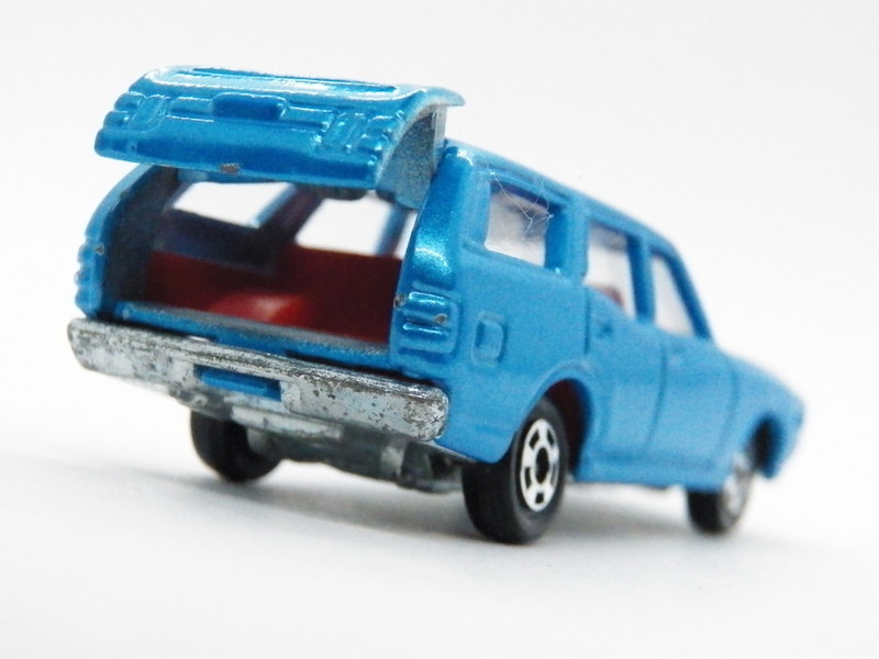 Illustration for article titled Tomica 1:64 Nissan Gloria VanĀ